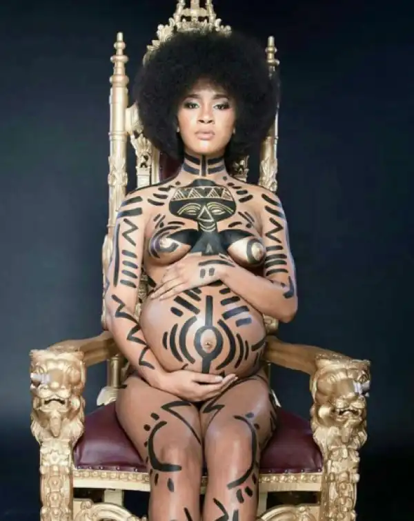Guys, Would You Allow Your Pregannt Wife Take This Kind Of Photo?